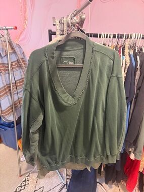 165. aerie v neck sweatshirt L
